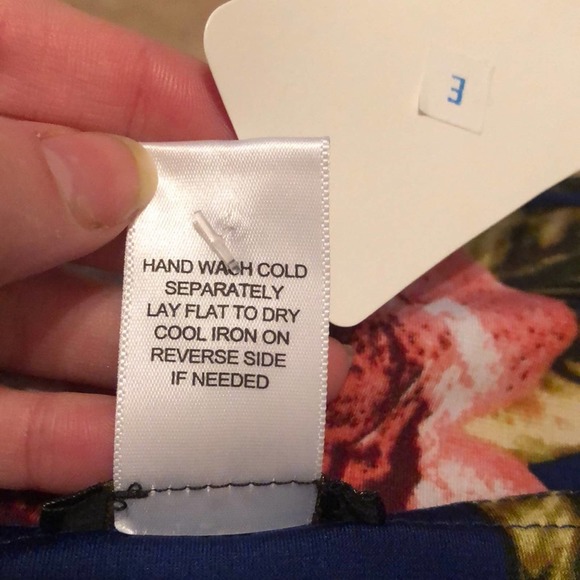 IMAN Global Chic Blue and Pink Floral Tunic Top - Picture 9 of 12